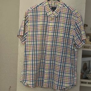Men’s short sleeve shirt. Great condition.
